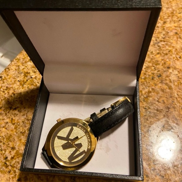 Michael Kors Gold and Black Women's Watch - Picture 1 of 2